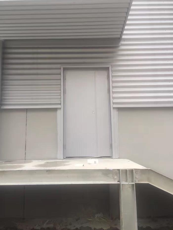 鋼質逃生門